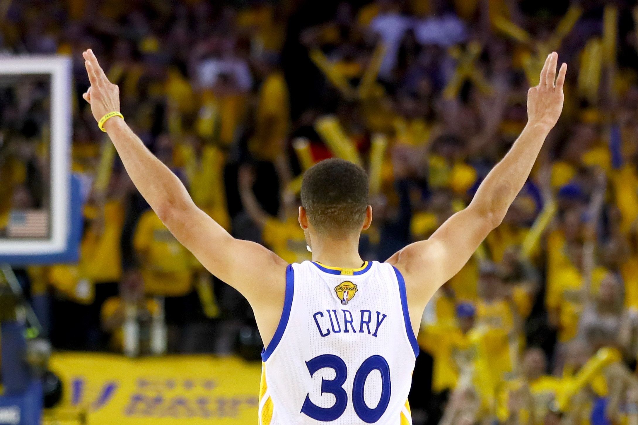 Por que Stephen Curry usa a camisa 30?