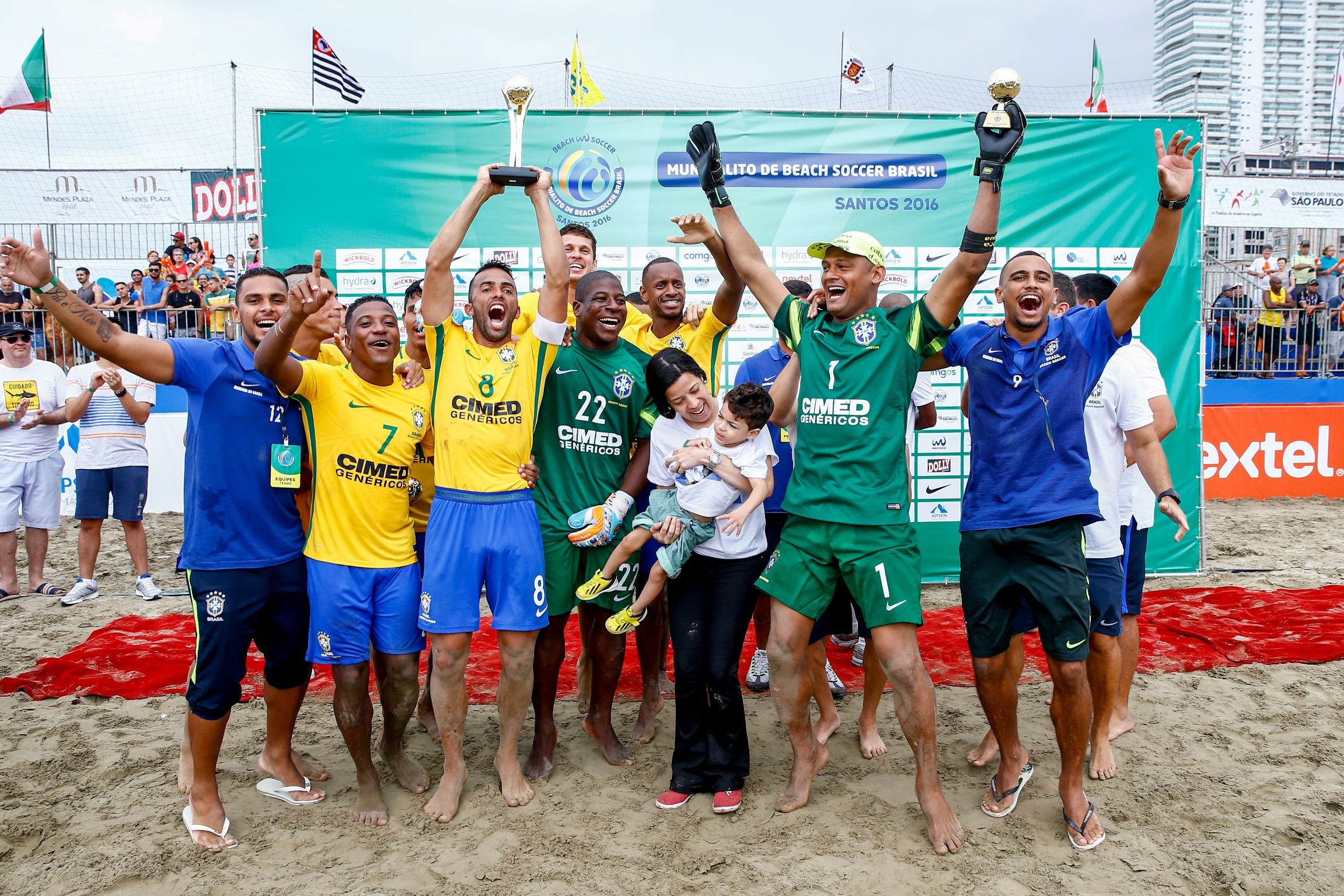 Brasil vence Itália por 8 a 2 e comemora o título do Mundialito nas areias de Santos