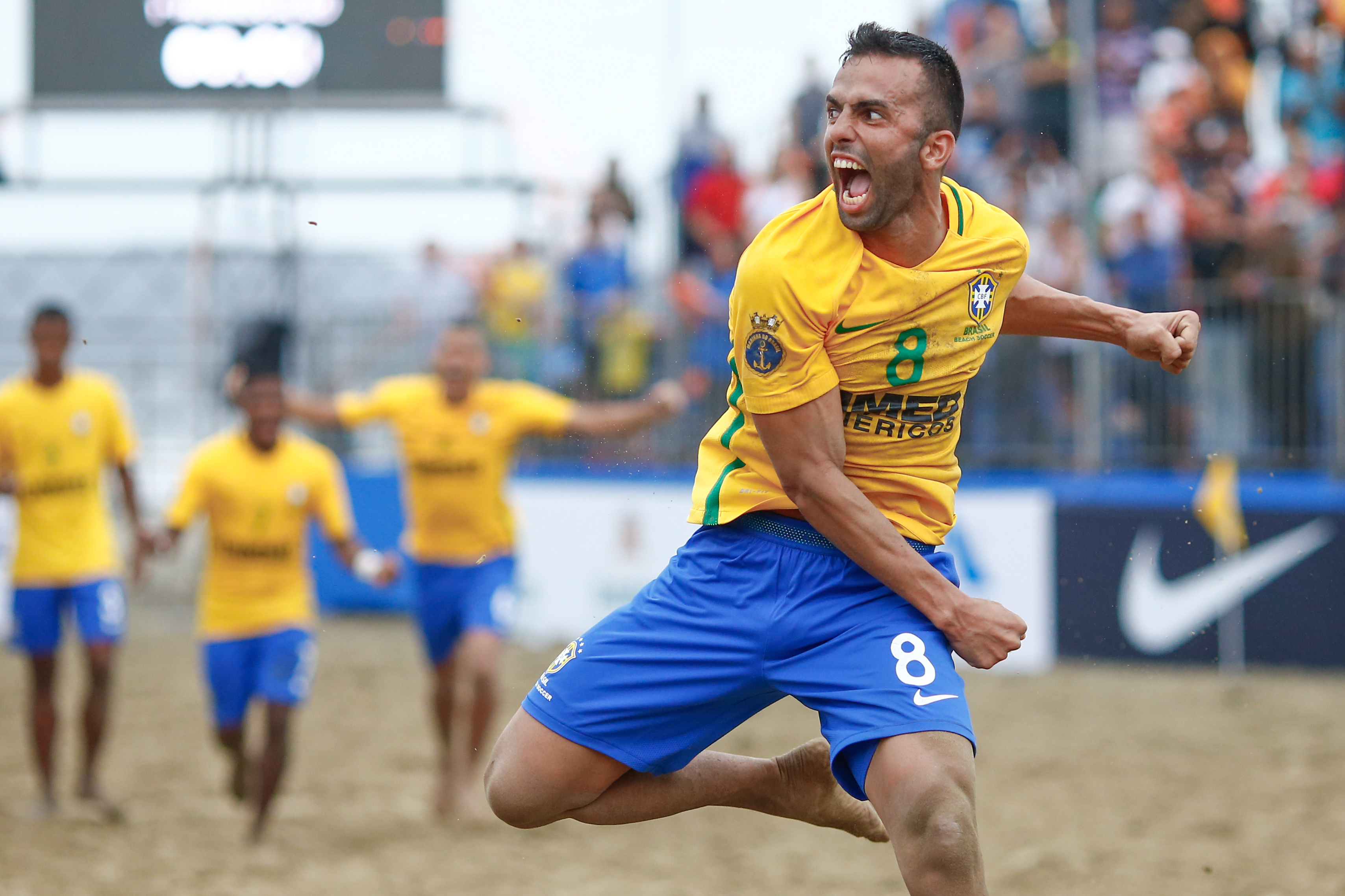 Brasil vence Japão nos pênaltis na abertura do Mundialito Beach Soccer, em Santos