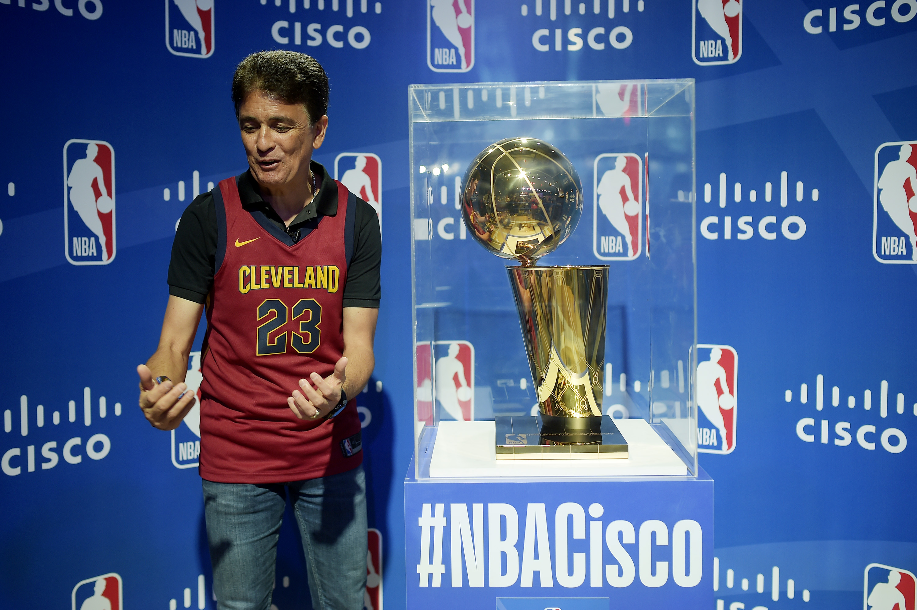 Em visita na NBA Fan Zone, tetracampeão Bebeto diz que jogava basquete imitando Jordan e Magic