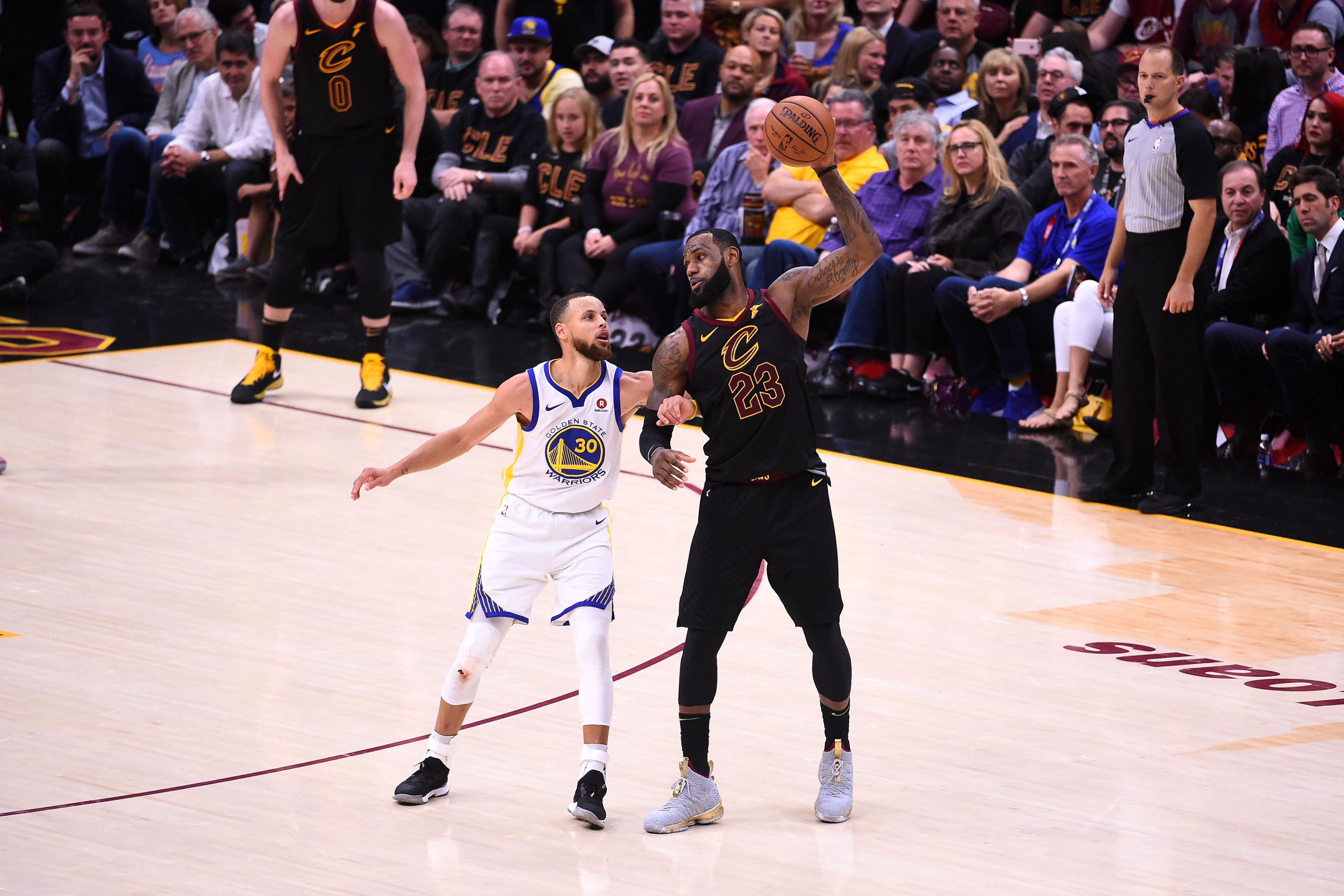 Curry e campeões Warriors lideram vendas nos EUA. LeBron e Cavs no topo no mercado brasileiro