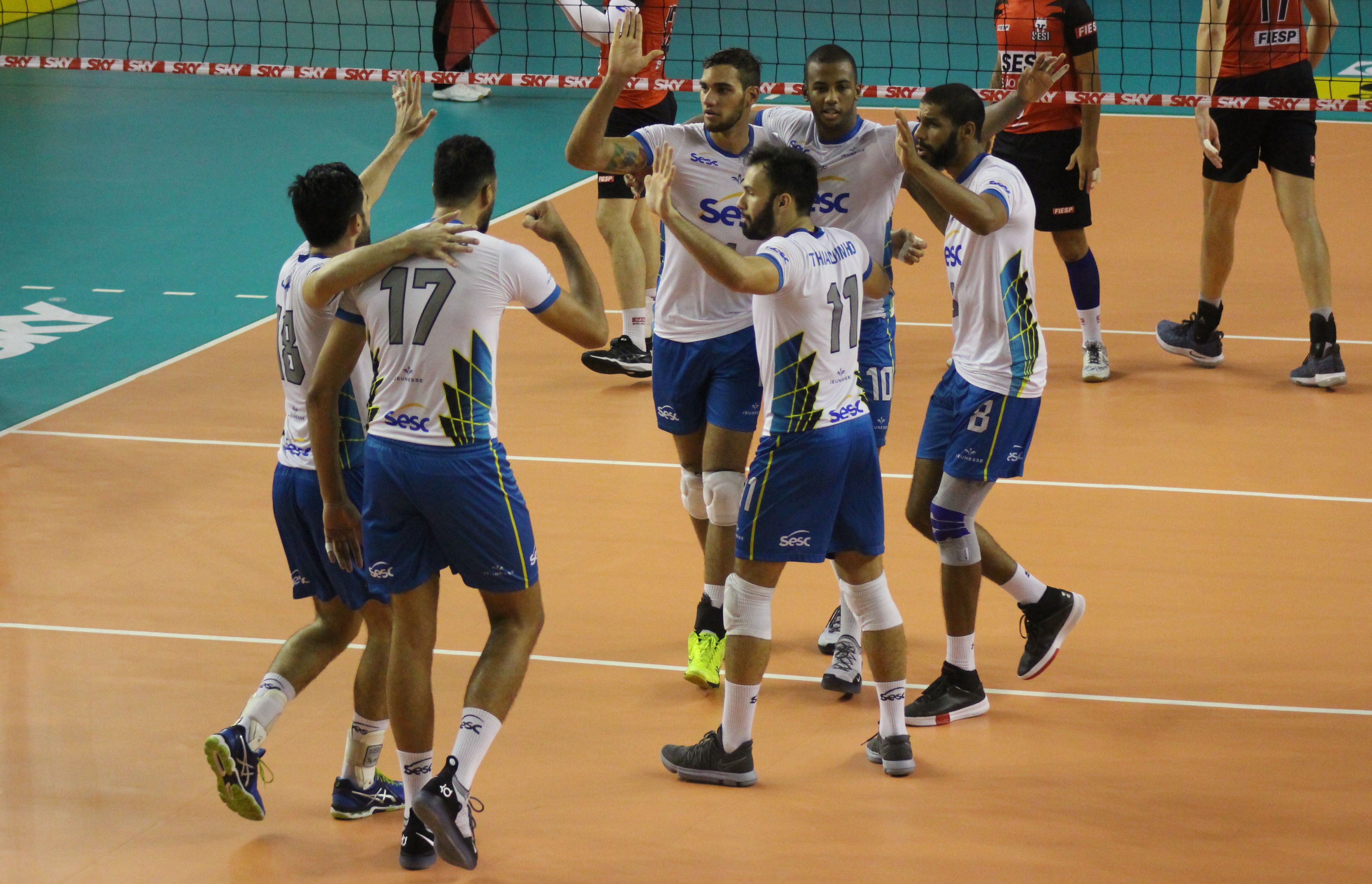 SESC RJ recebe Sada Cruzeiro Vôlei na Jeunesse Arena em busca da vitória no jogo 100