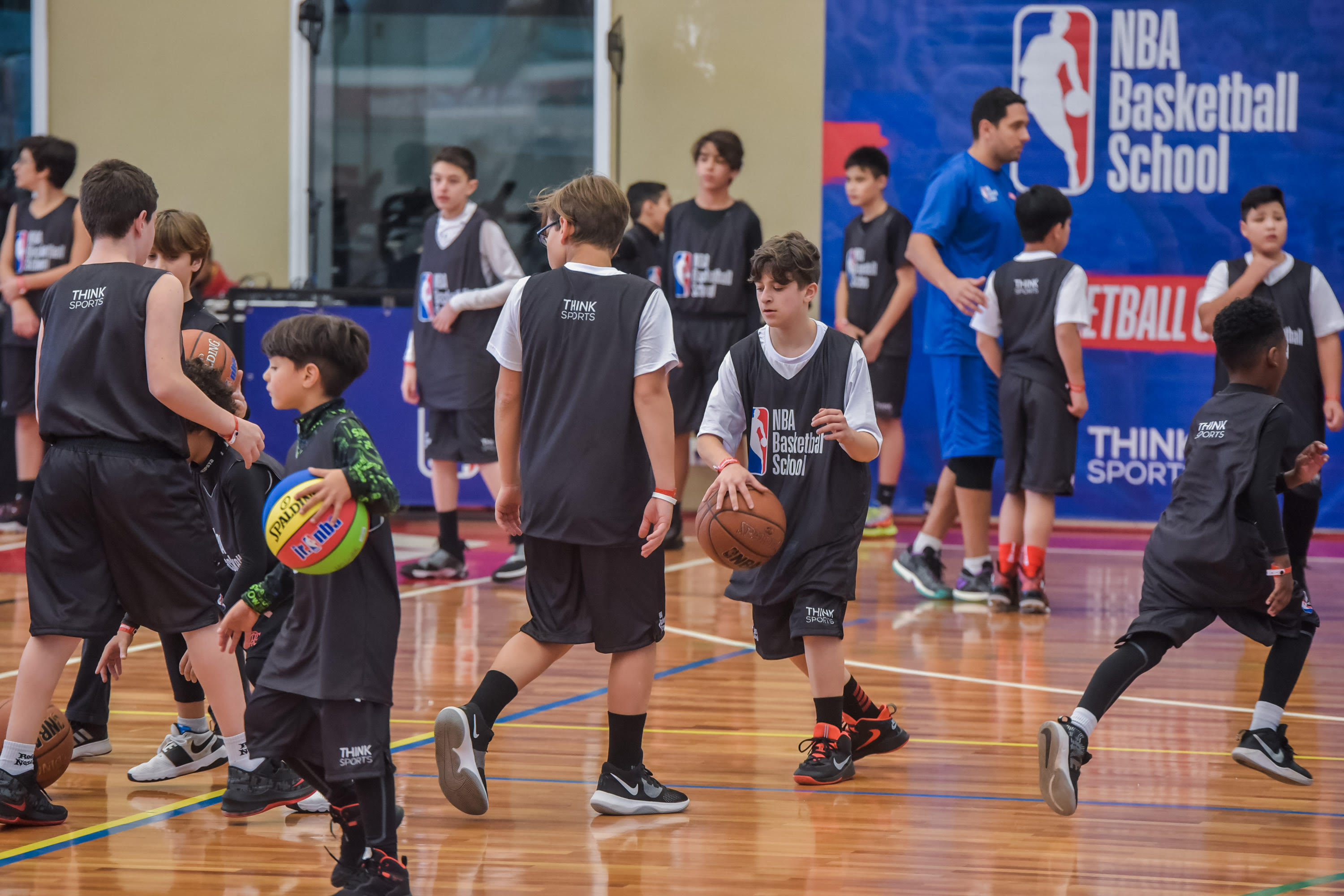 'Técnicos' Alex e Marcelinho destacam 'troca de experiências' no I NBA Basketball School Camp