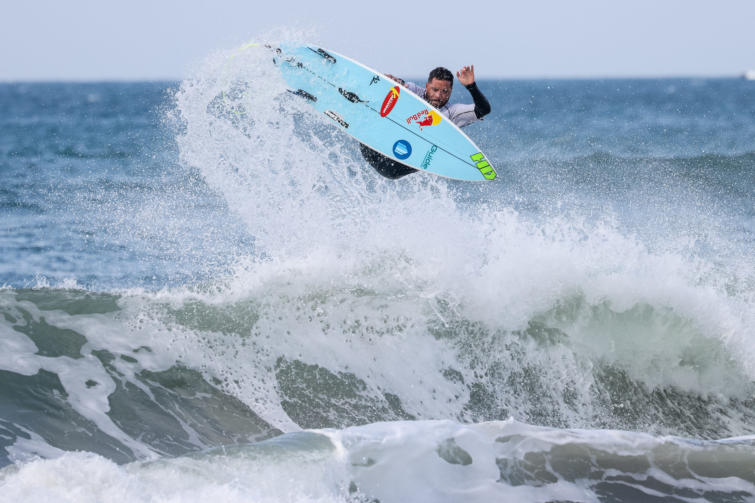 Laura Raupp e Adriano 'Mineirinho' de Souza vencem o Circuito Banco do Brasil de Surfe em Garopaba