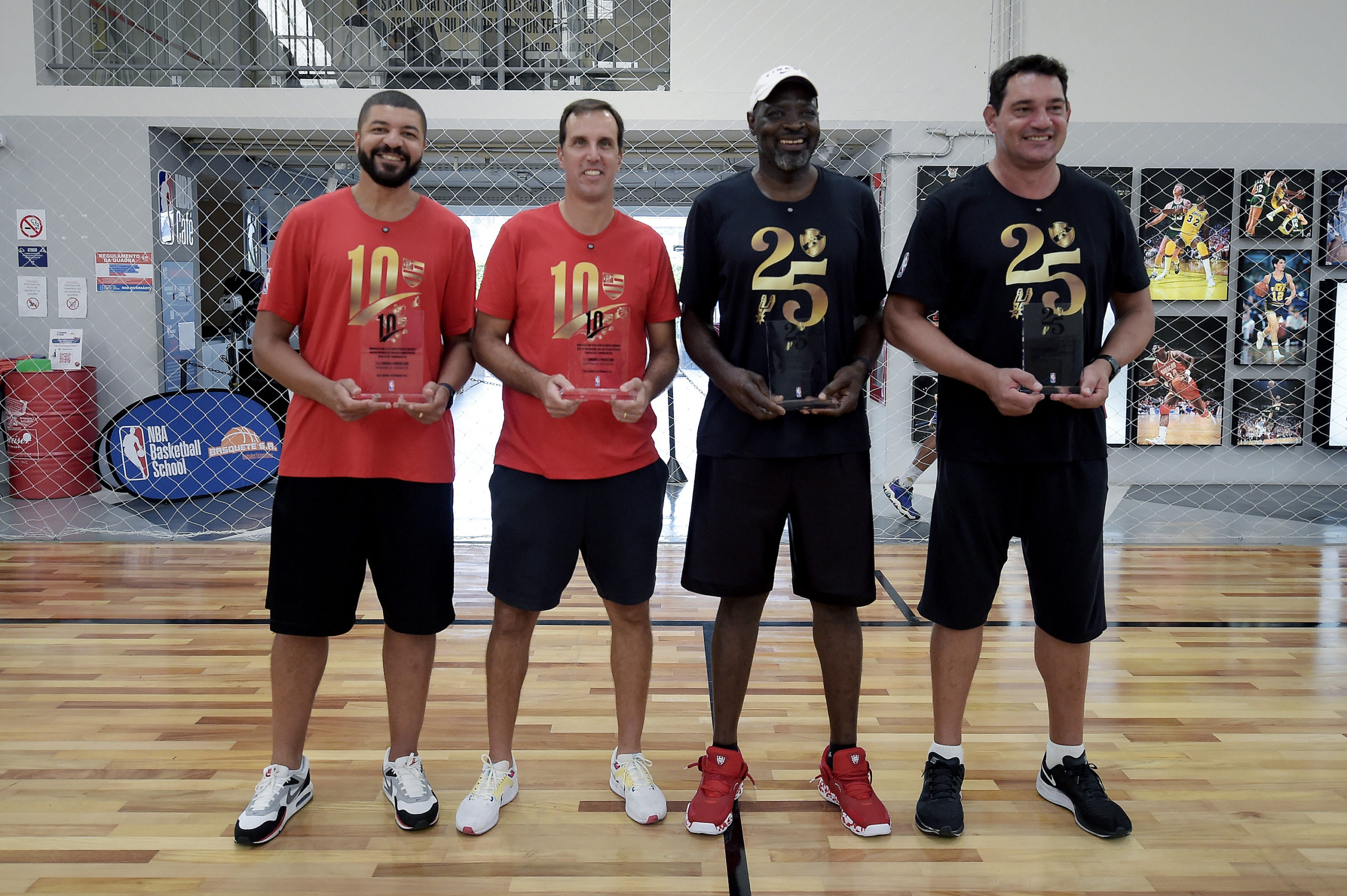 Ídolos de Flamengo e Vasco da Gama se reúnem para celebrar jogos históricos contra equipes da NBA