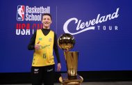 Em Cleveland, brasileiros fazem 'treino de luxo', posam com troféu de campeão e vão a jogo de hóquei