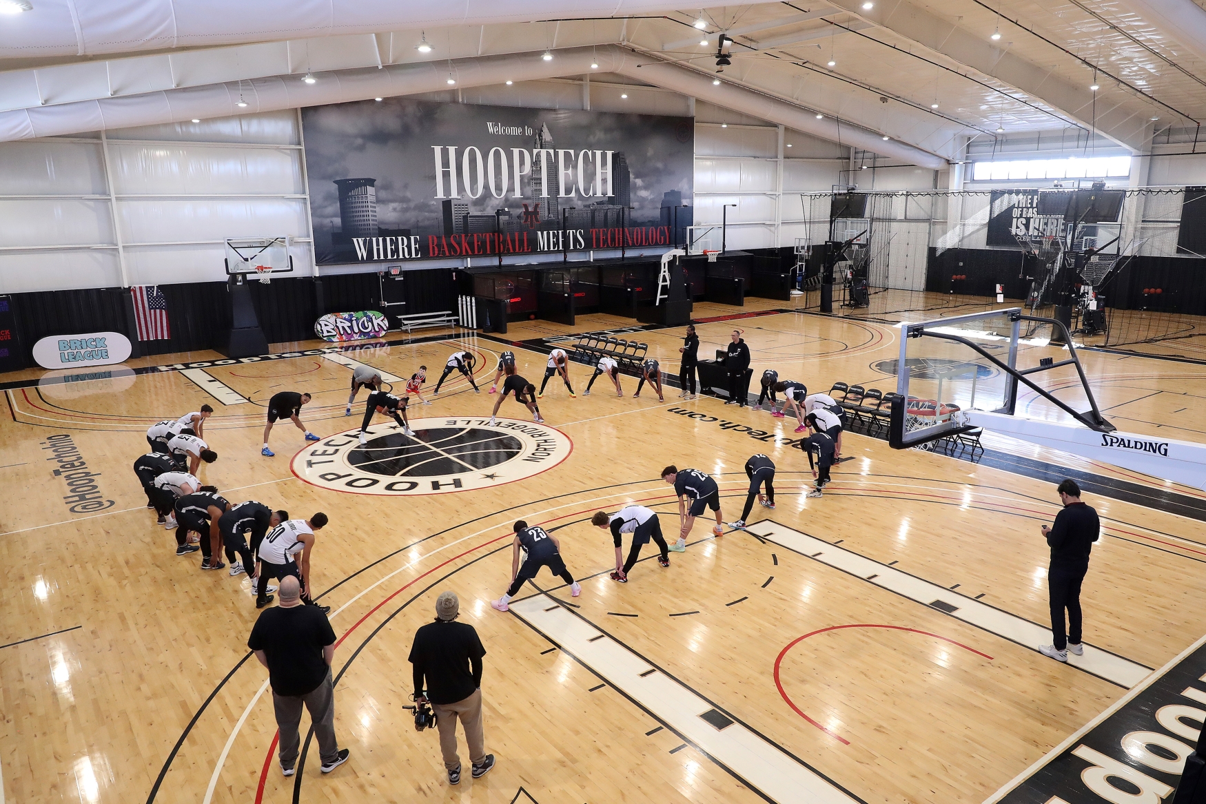 Em Cleveland, jovens do NBA Basketball School encontram com Varejão e visitam cidade de LeBron James