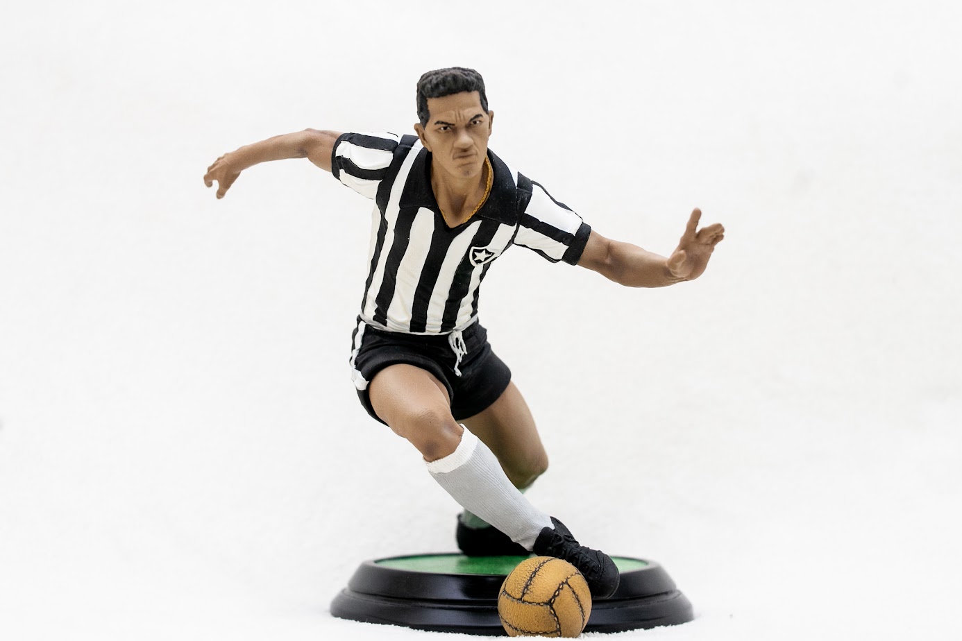 Garrincha, novo Basquete Brasil, football boots and regattas