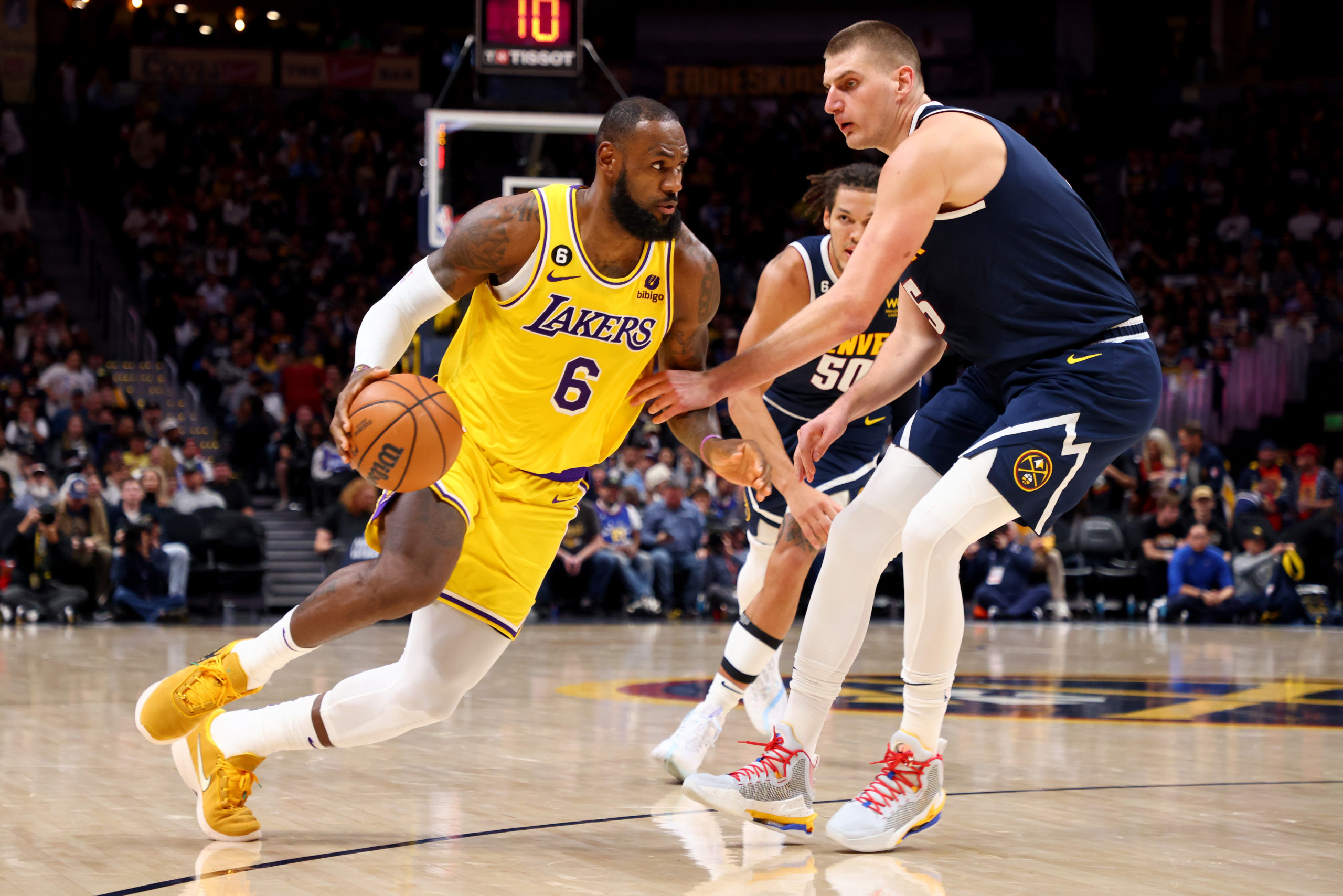Preços baixos em Los Angeles Lakers Memorabilia da NBA Usada do Jogo