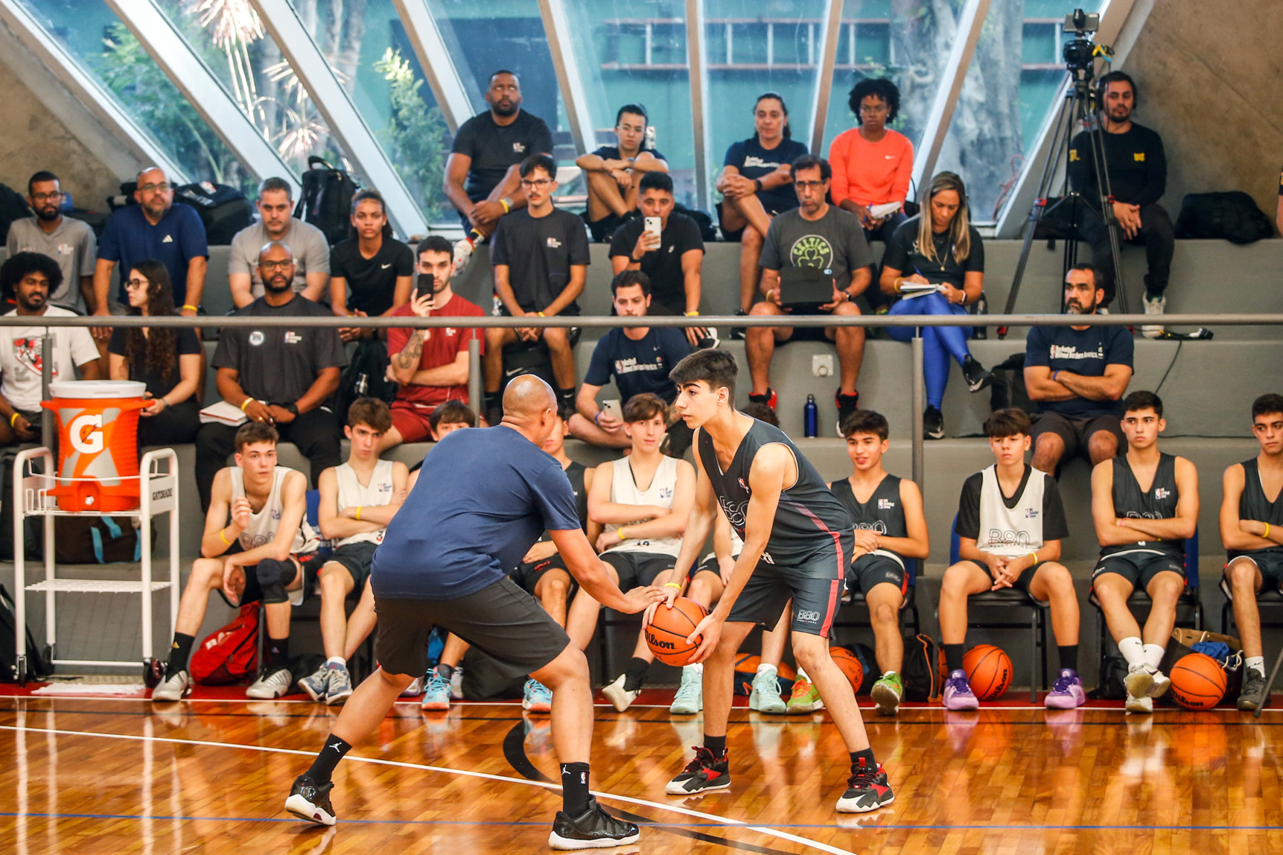 Clínica reúne mais de 100 técnicos brasileiros em evento promovido pelo 'Basketball Without Borders'