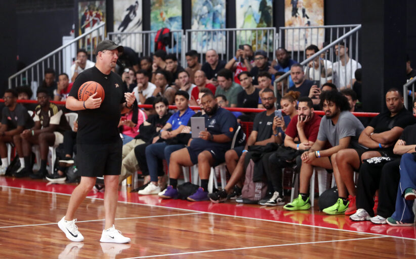 Nick Nurse: ‘Toda vez que venho, não só tento passar algo para eles, mas aprendo muito também. É uma troca’